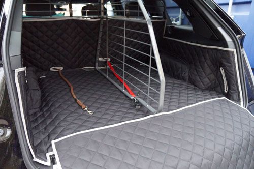 Audi Q7 Fully Tailored Boot Liner - Allows for dog leads to be clipped to the dog guard