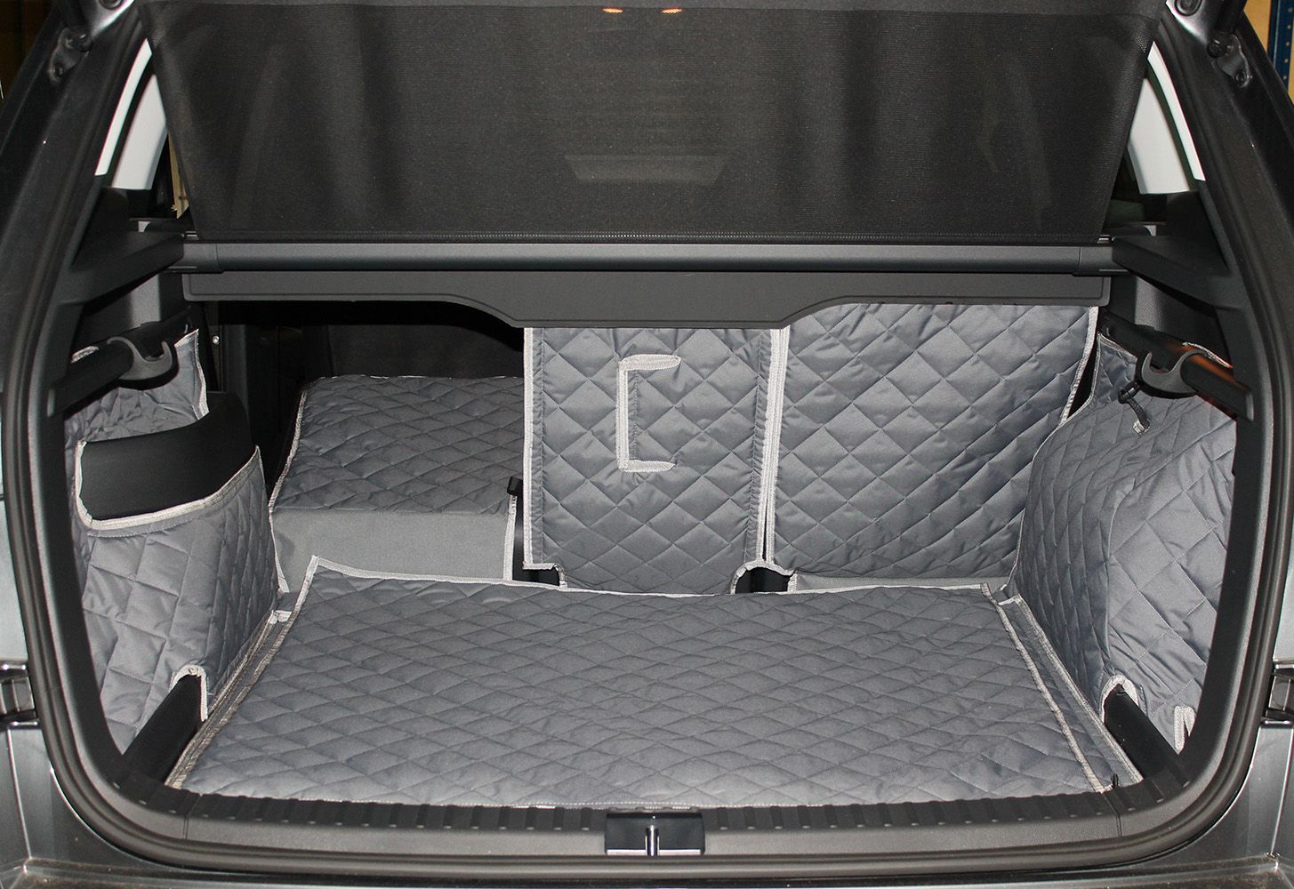 1 Piece Fully Tailored Boot Liner